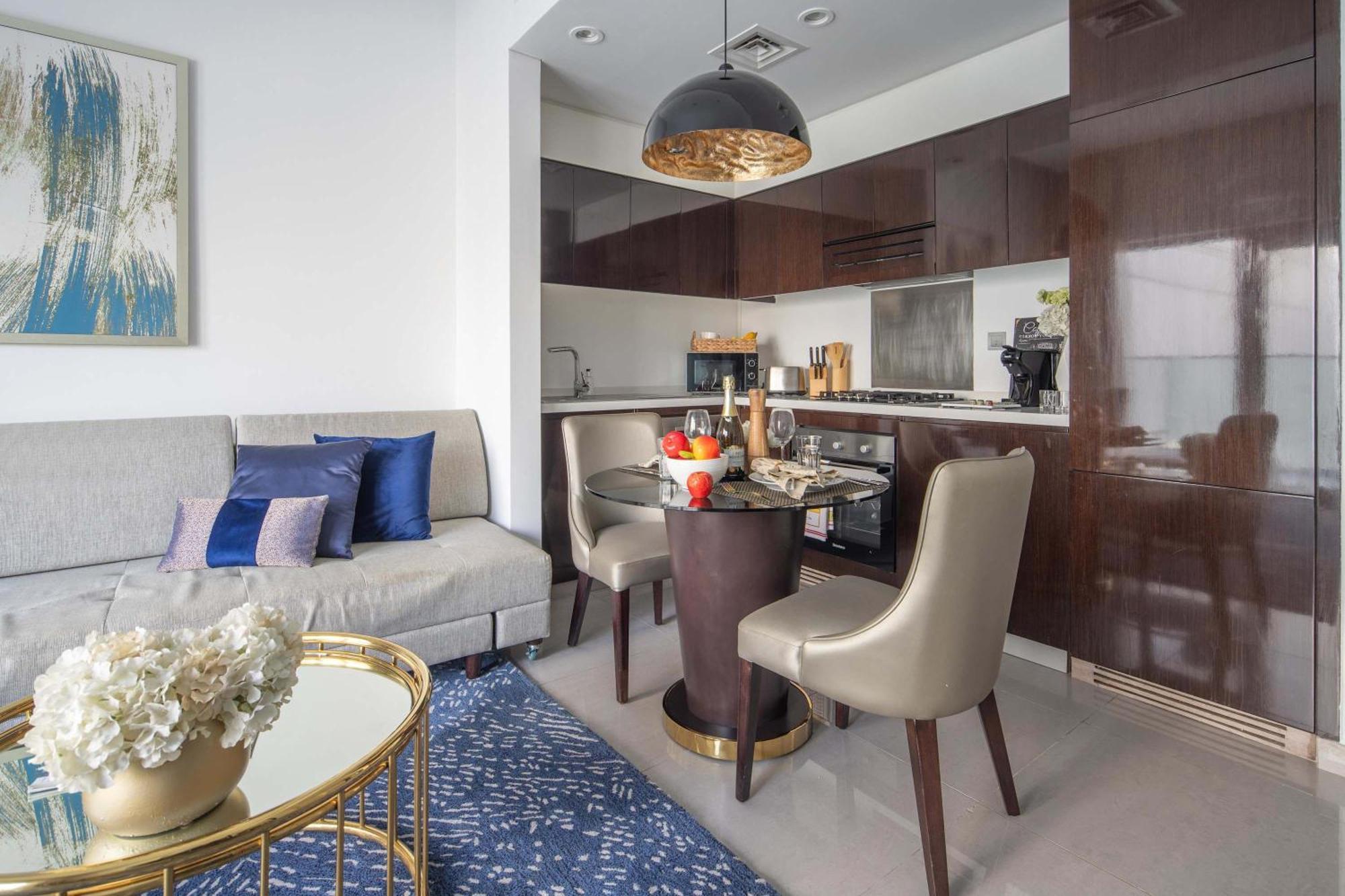 Frank Porter - Damac Majestine Apartment Dubai