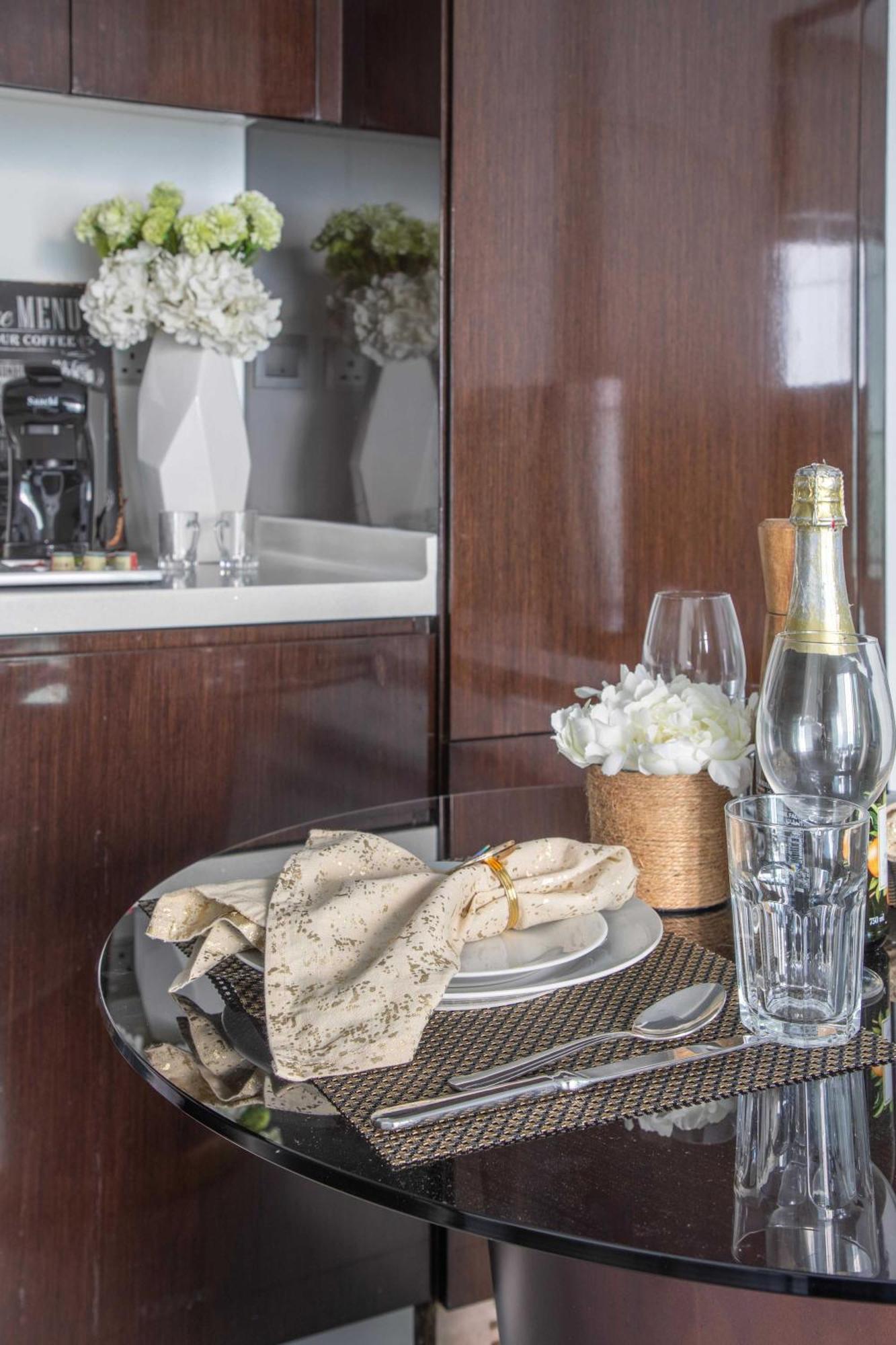 Frank Porter - Damac Majestine Apartment *